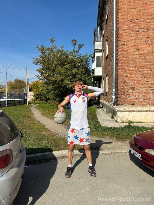 Мужчина Максим Ленинский