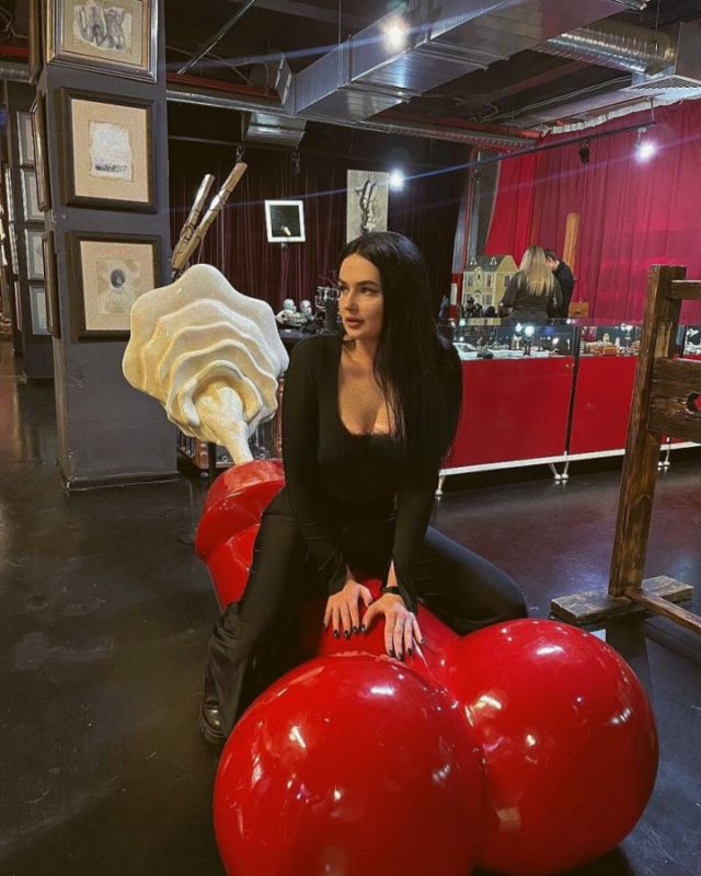 Индивидуалка Кортни Калининский Фотография 